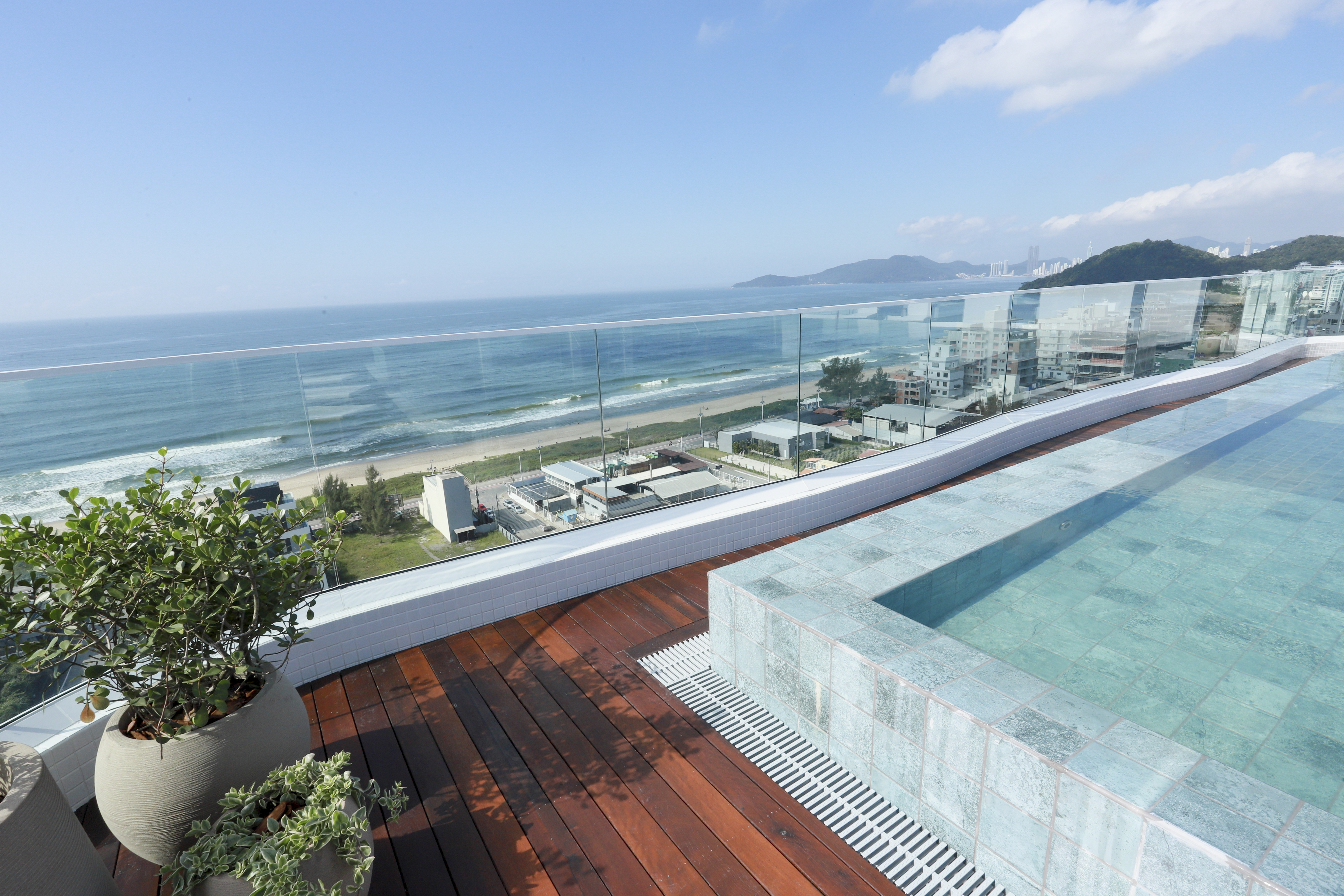 Le Blanc Brava Résidence – Elegância e Tecnologia no Coração da Praia Brava - imagem 3